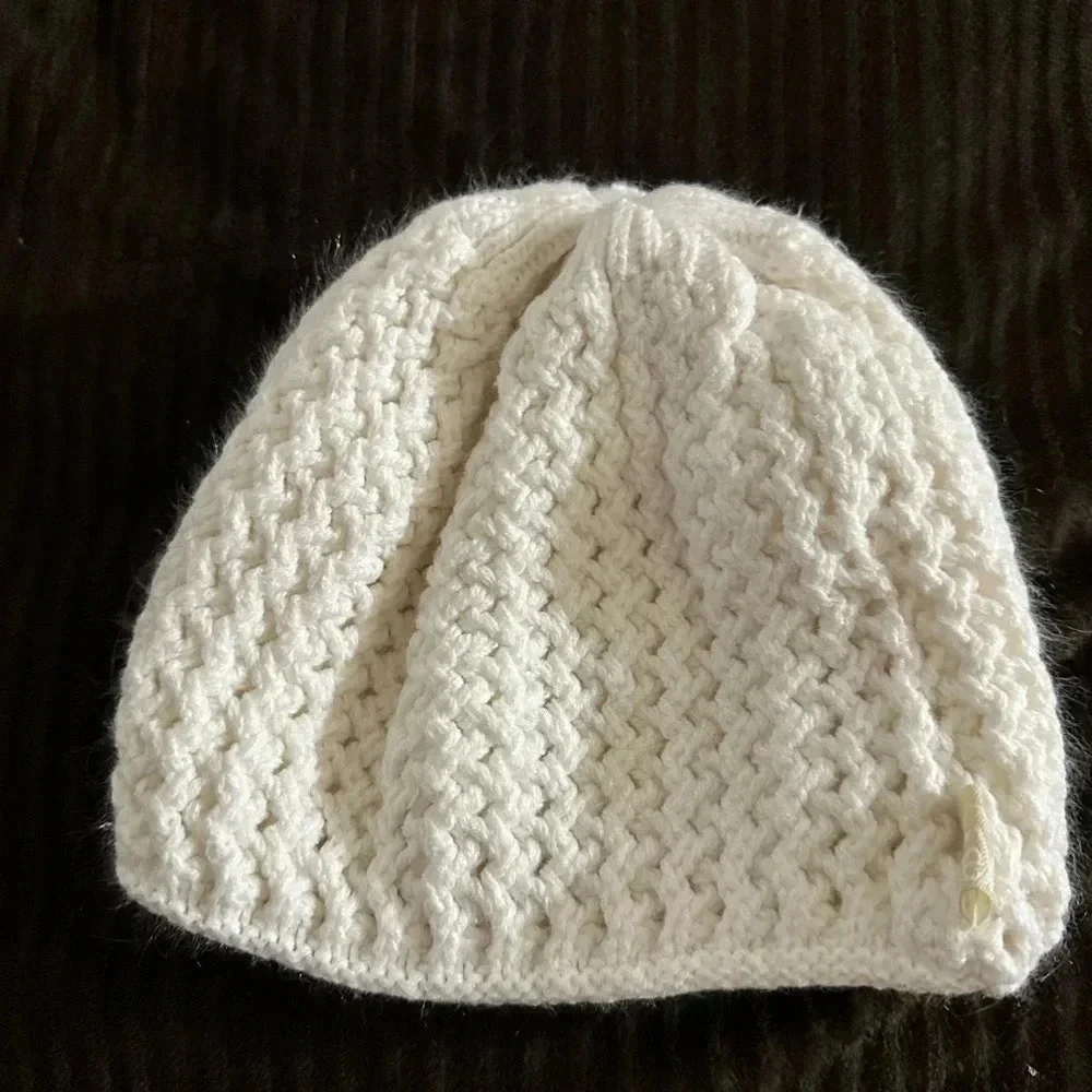 White knitted hat
